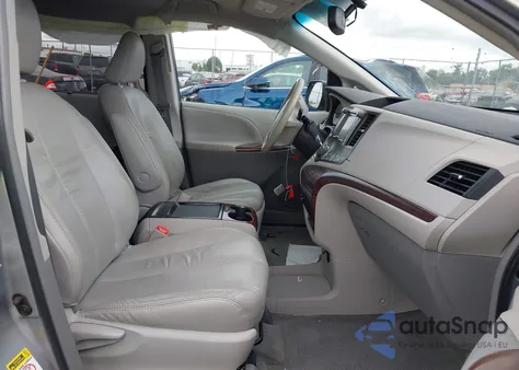 2011 Toyota Sienna Xle V6 z USA, uszkodzony, nr VIN 5TDYK3DC5BS168946